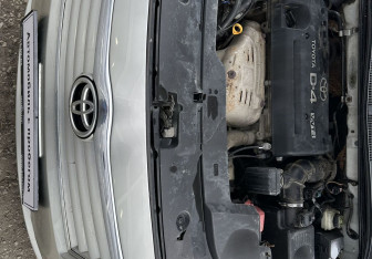 Подержанный автомобиль Toyota Avensis Sedan 2004 года (13 фото)