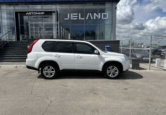 Подержанный автомобиль Nissan X-Trail 2014 года (4 фото)