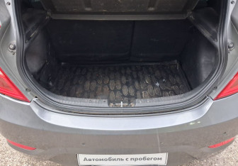 Подержанный автомобиль Hyundai Solaris Hatchback 2012 года (14 фото)