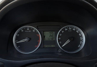 Подержанный автомобиль Skoda Fabia Hatchback 2008 года (9 фото)