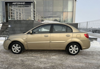 Подержанный автомобиль Kia Rio Sedan 2010 года (8 фото)