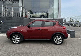 Подержанный автомобиль Nissan Juke 2013 года (8 фото)