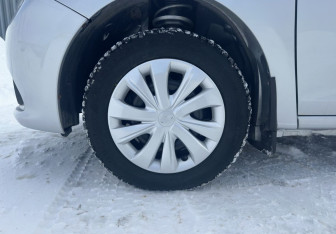 Подержанный автомобиль Renault Sandero 2014 года (14 фото)