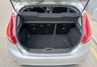 Подержанный автомобиль Ford Fiesta Hatchback 2010 года (15 фото)
