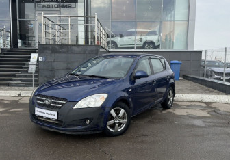 Подержанный автомобиль Kia Ceed Hatchback 2007 года (1 фото)