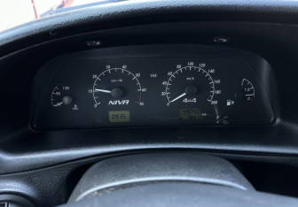 Подержанный автомобиль Chevrolet Niva 2012 года (9 фото)