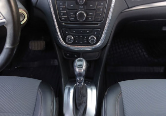 Подержанный автомобиль Opel Mokka 2014 года (11 фото)