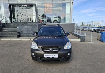 Подержанный автомобиль Kia Carens 2010 года (2 фото)