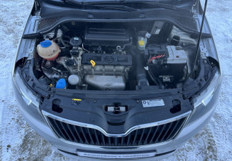 Подержанный автомобиль Skoda Rapid Liftback 2014 года (13 фото)