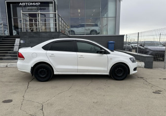 Подержанный автомобиль Volkswagen Polo Sedan 2013 года (4 фото)