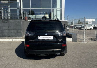 Подержанный автомобиль Mitsubishi Outlander 2008 года (6 фото)