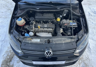 Подержанный автомобиль Volkswagen Polo Sedan 2014 года (13 фото)