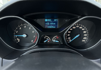 Подержанный автомобиль Ford Focus Hatchback 2013 года (9 фото)