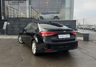 Подержанный автомобиль Kia Cerato Sedan 2018 года (7 фото)