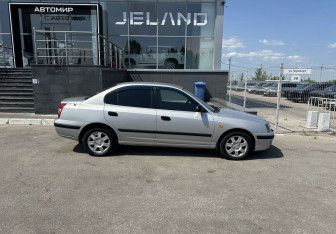 Подержанный автомобиль Hyundai Elantra Sedan 2005 года (4 фото)