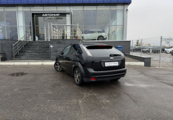 Подержанный автомобиль Ford Focus Hatchback 2007 года (7 фото)