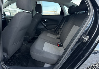 Подержанный автомобиль Volkswagen Polo Sedan 2014 года (12 фото)