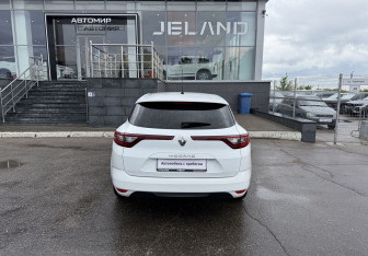 Подержанный автомобиль Renault Megane Wagon 2018 года (6 фото)