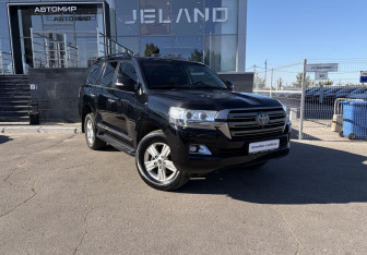Подержанный автомобиль Toyota Land Cruiser Suv 2016 года (3 фото)