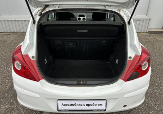 Подержанный автомобиль Opel Corsa 2008 года (13 фото)