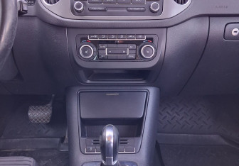 Подержанный автомобиль Volkswagen Tiguan 2010 года (11 фото)