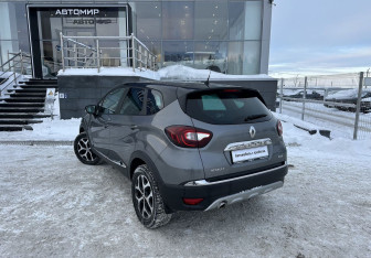 Подержанный автомобиль Renault Kaptur 2017 года (7 фото)