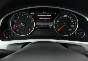 Подержанный автомобиль Volkswagen Touareg 2014 года (9 фото)