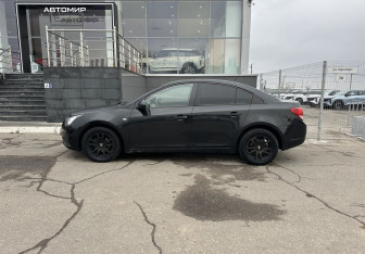 Подержанный автомобиль Chevrolet Cruze Sedan 2011 года (8 фото)
