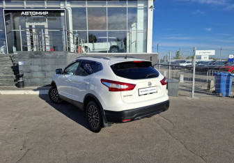 Подержанный автомобиль Nissan Qashqai 2014 года (7 фото)