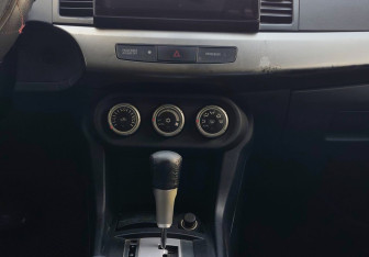 Подержанный автомобиль Mitsubishi Lancer Sedan 2008 года (11 фото)
