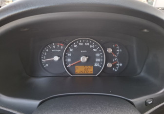Подержанный автомобиль Kia Carens 2010 года (9 фото)