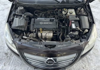 Подержанный автомобиль Opel Insignia Sedan 2012 года (14 фото)