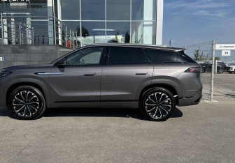 Подержанный автомобиль Jaecoo J8 2024 года (8 фото)