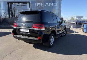 Подержанный автомобиль Toyota Land Cruiser Suv 2016 года (5 фото)