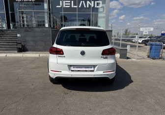 Подержанный автомобиль Volkswagen Tiguan 2015 года (6 фото)