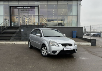 Подержанный автомобиль Kia Rio Hatchback 2010 года (3 фото)