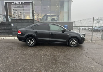 Подержанный автомобиль Volkswagen Polo Sedan 2012 года (4 фото)