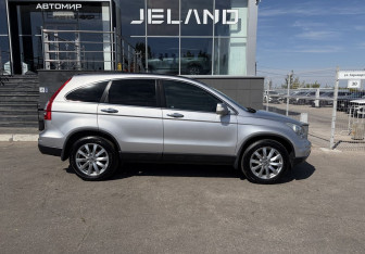 Подержанный автомобиль Honda CR-V 2011 года (4 фото)