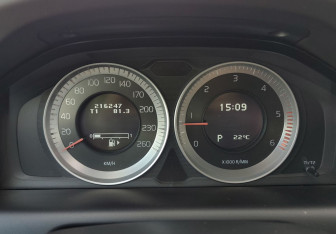 Подержанный автомобиль Volvo XC60 2011 года (9 фото)
