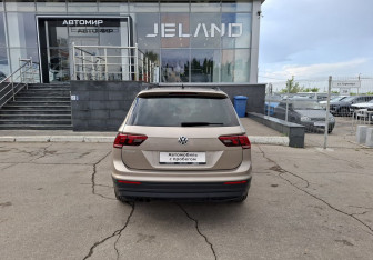 Подержанный автомобиль Volkswagen Tiguan 2019 года (6 фото)