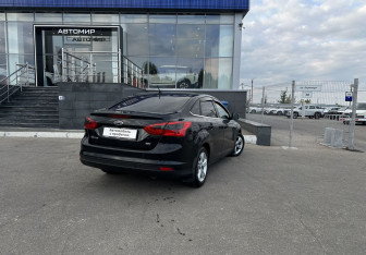 Подержанный автомобиль Ford Focus Sedan 2013 года (5 фото)