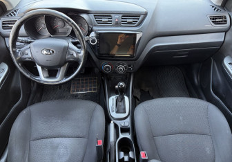 Подержанный автомобиль Kia Rio Sedan 2014 года (10 фото)