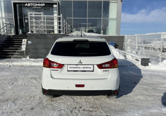 Подержанный автомобиль Mitsubishi ASX 2014 года (6 фото)