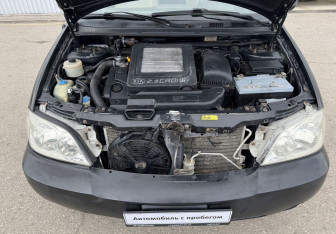 Подержанный автомобиль Kia Carnival 2004 года (15 фото)