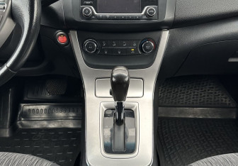 Подержанный автомобиль Nissan Sentra Sedan 2015 года (11 фото)