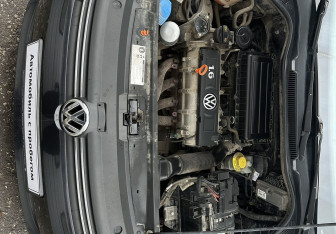 Подержанный автомобиль Volkswagen Polo Sedan 2012 года (13 фото)