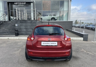 Подержанный автомобиль Nissan Juke 2012 года (6 фото)