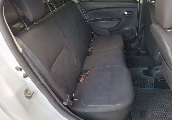 Подержанный автомобиль Renault Logan Sedan 2015 года (12 фото)