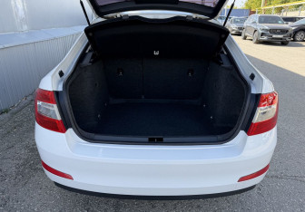 Подержанный автомобиль Skoda Octavia Liftback 2014 года (15 фото)