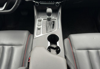 Подержанный автомобиль Omoda S5 2023 года (11 фото)